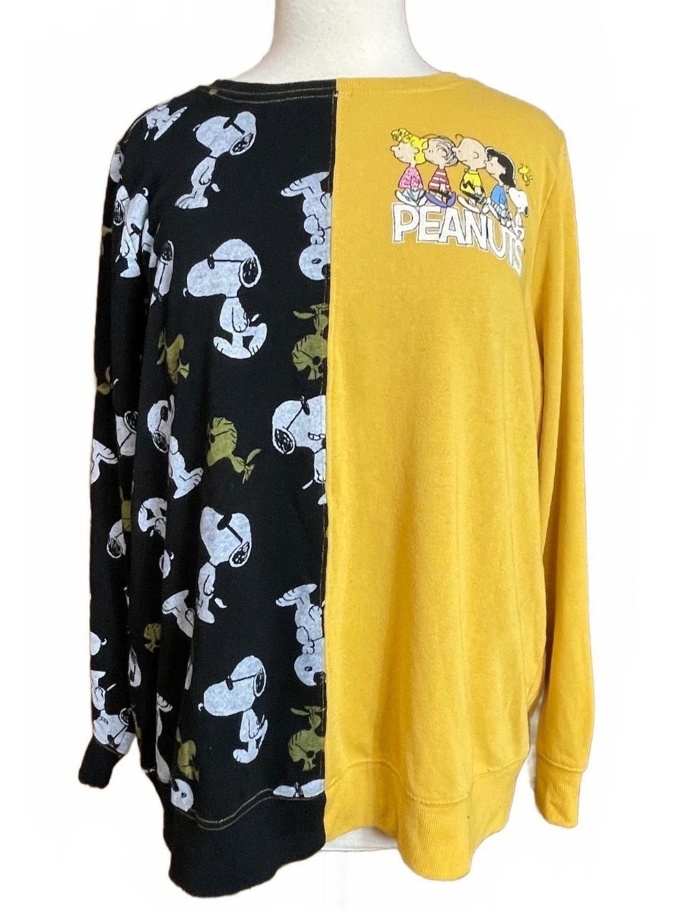 Peanuts, Snoopy split design sweatshirt size 1X
